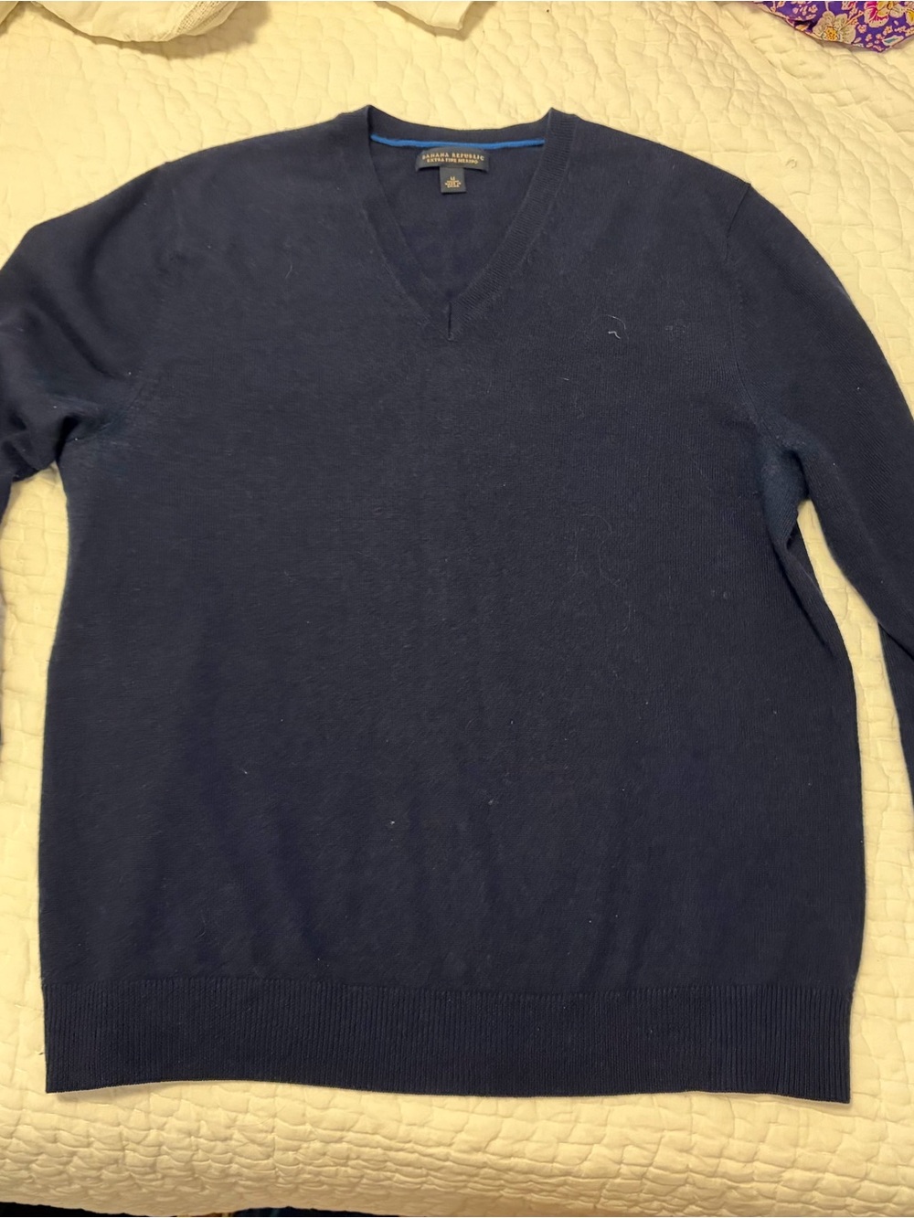 Banana Republic Men's V-Neck Sweater in Navy